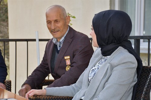 Kaymakamımız Programına Şehitlerimizin Kıymetli Yakınlarını, Değerli Gazilerimizi ve Emniyet ile Jandarma Teşkilatımızı Ziyaret Ederek Devam Etti.