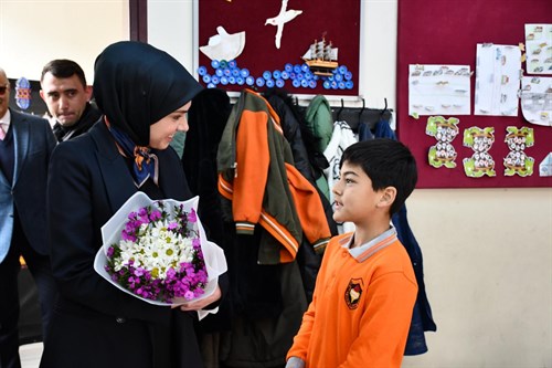 Kaymakamımız Sayın Betül BÜYÜKKILIÇ'dan Okul Ziyareti