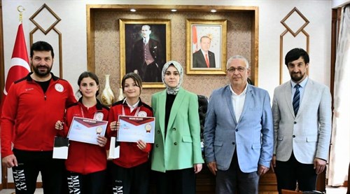 ''Muay Thai Okul Sporları Yıldızlar Türkiye Şampiyonası''nda  Dereceye Giren Öğrencilerimizden Kaymakamımız Sayın Betül BÜYÜKKILIÇ'a Ziyaret