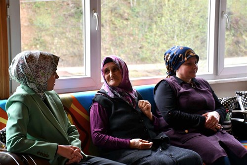 Kaymakamımız Sayın Betül BÜYÜKKILIÇ, Ramazan Bayramı Dolayısıyla Şehitlerimizin Kıymetli Yakınlarını ve Gazilerimizi Ziyaret Etti.